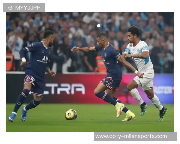 小姆巴佩绝平巴黎后模仿姆巴佩庆祝动作姆总在看台笑逐颜开