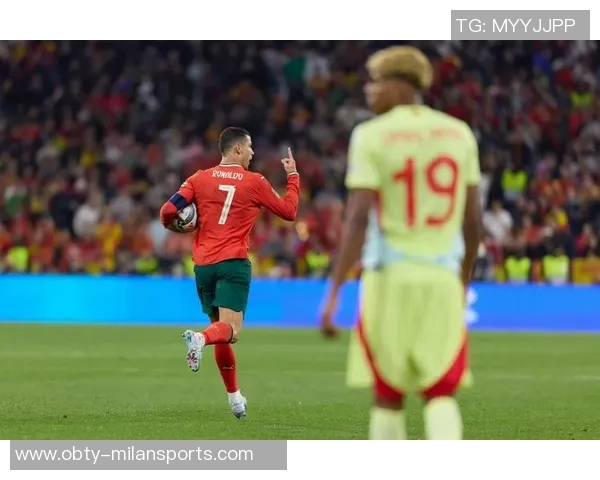 努诺门德斯谈世界最佳边后卫称号不愿自夸谦逊态度引人关注 努诺门德斯谈世界最佳边后卫称号不愿自夸谦逊态度引人关注