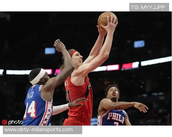 马克西上半场表现全面11投4中贡献12分3篮板4助攻1抢断1盖帽