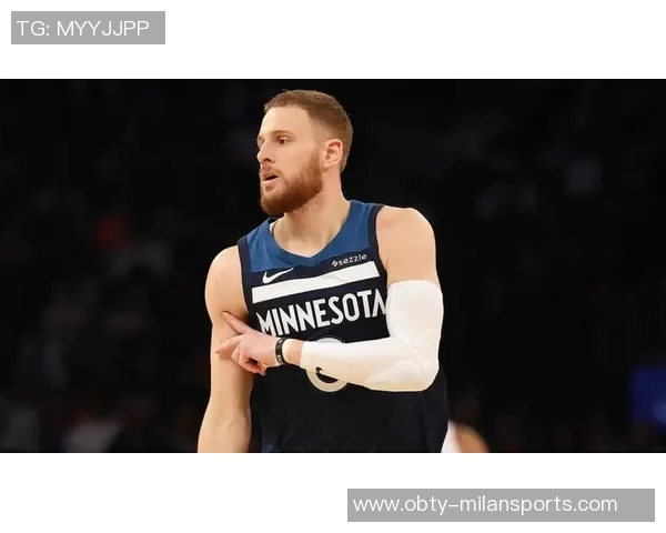 迪文岑佐全场表现出色15投7中三分球命中率高达45贡献21分助力球队胜利 迪文岑佐全场表现出色15投7中三分球命中率高达45贡献21分助力球队胜利