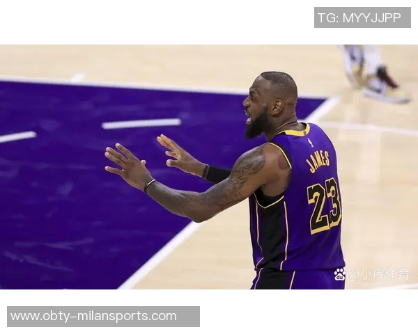 湖人训练场景曝光斯玛特紧逼八村里夫斯全力防守展现球队默契